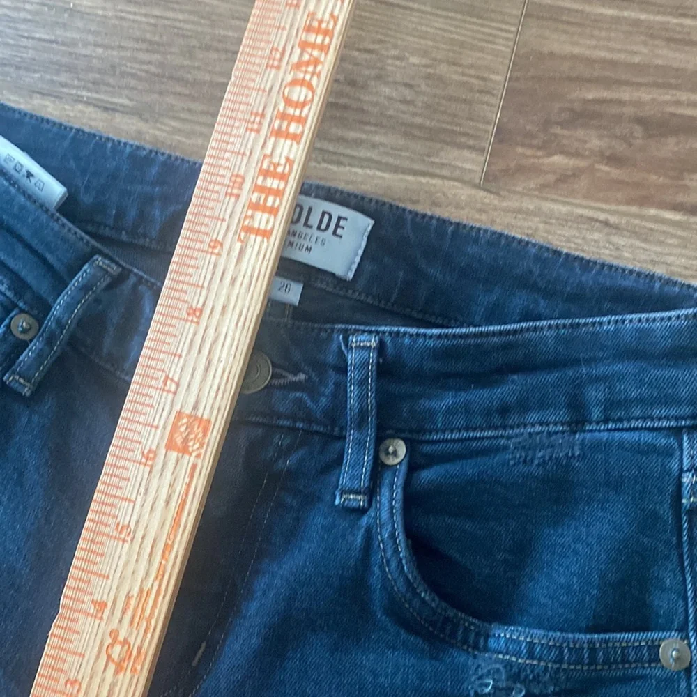 AGOLDE Dark skinny stretch distressed jeans size 26 mid rise. Busted knee